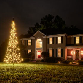 Fairybell 3 Meter All-Surface Weihnachtsbaum außen auf dem Rasen