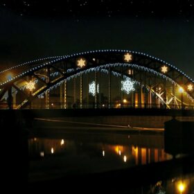 festbeleuchtung brücke