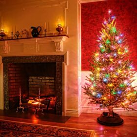 farbige Weihnachtsbeleuchtung