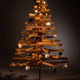 hölzerne Weihnachtsbäume dekorieren Weihnachtskugeln grün weiß