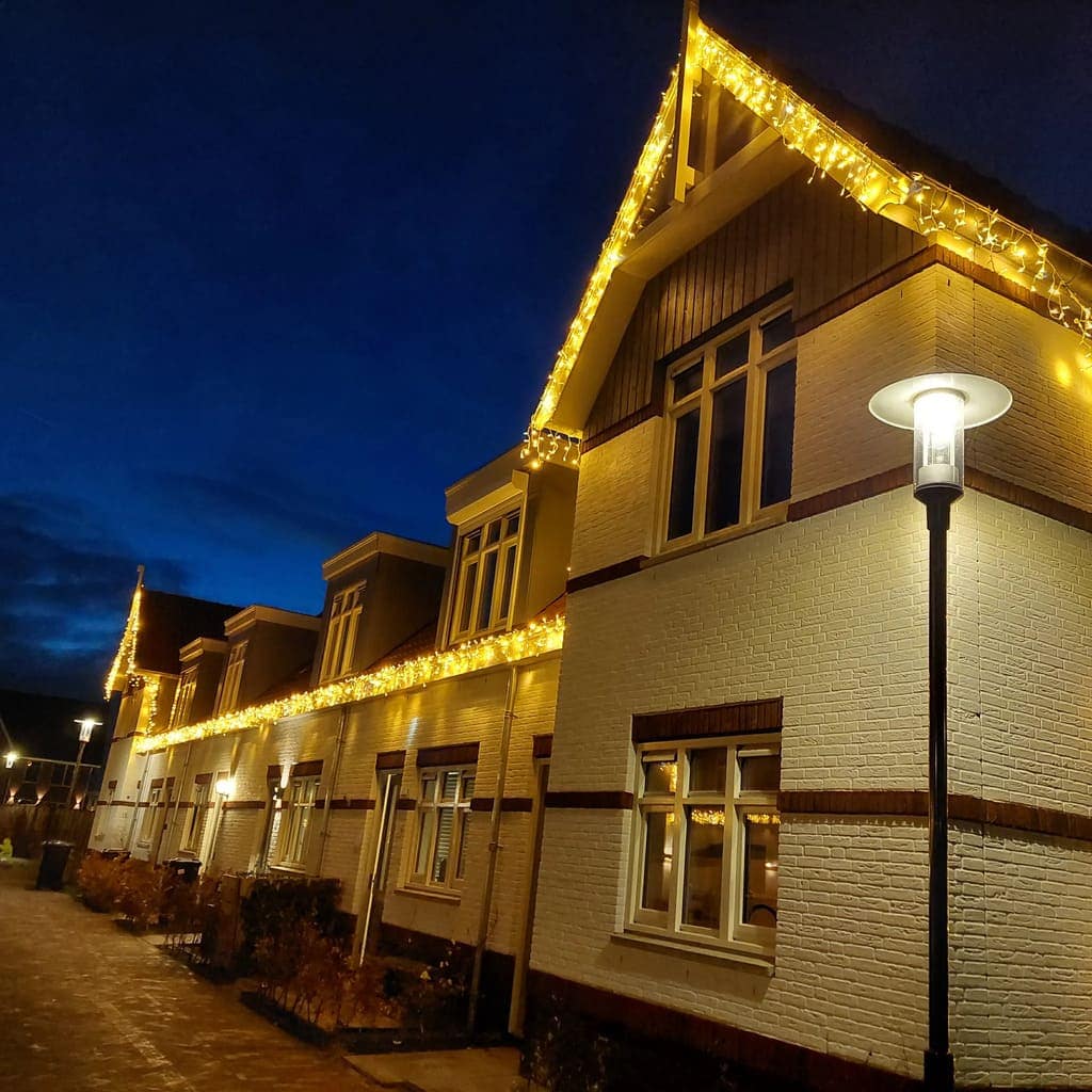 ijspegelverlichting aan dakrand