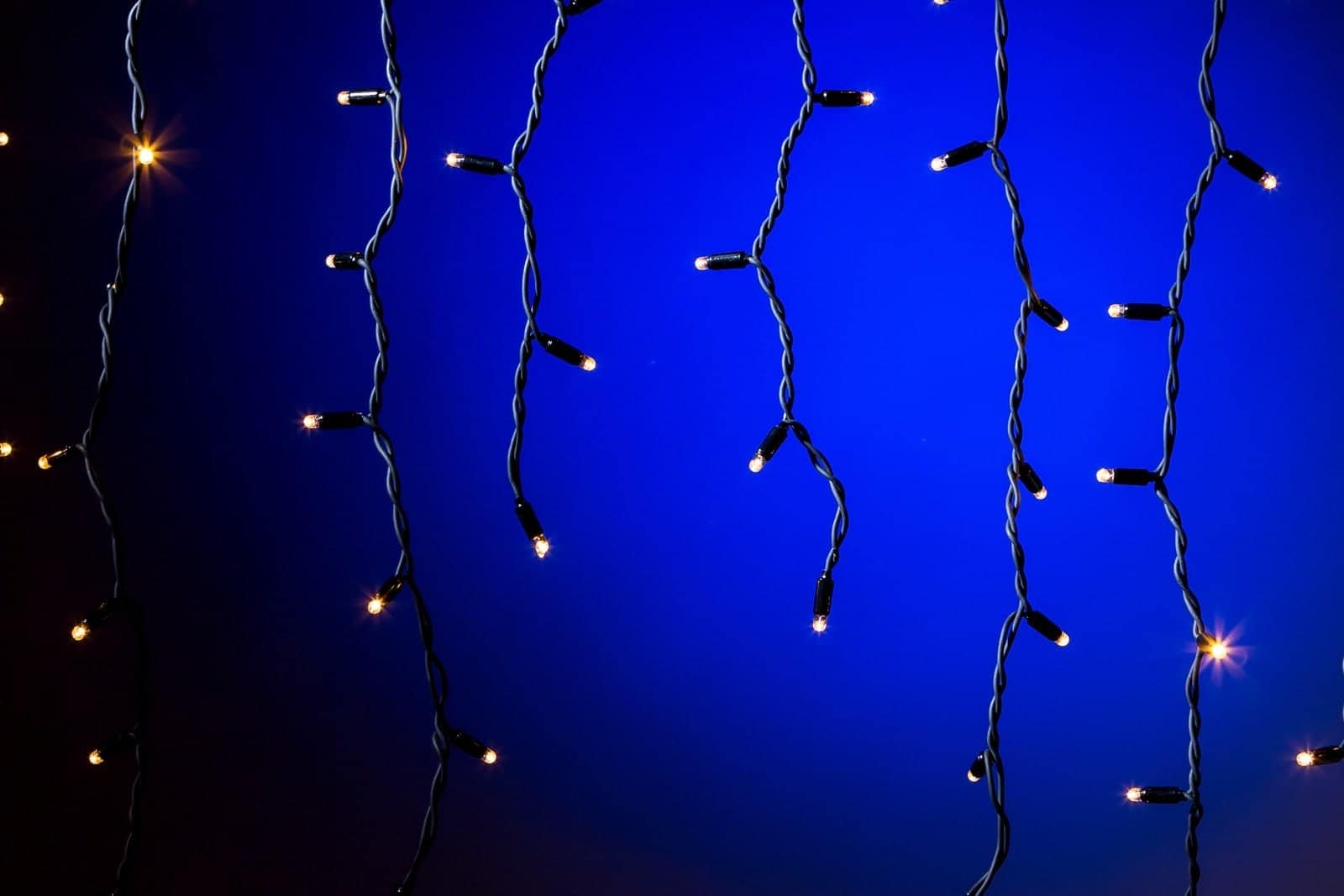 Eiszapfenbeleuchtung · Klassisches Warmweiß · Twinkle · Schwarzes Kabel · 2m x 1m · IP67