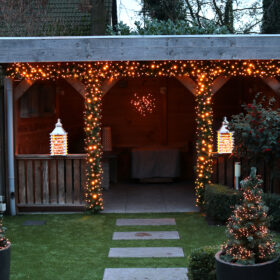 Weihnachtsgirlande mit Lämpchen