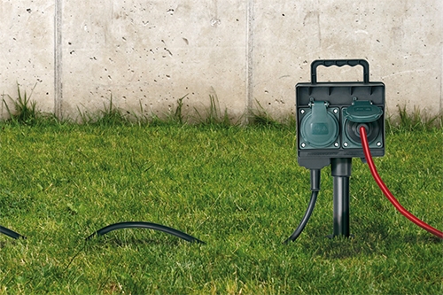 Weihnachtsbeleuchtung anschließen