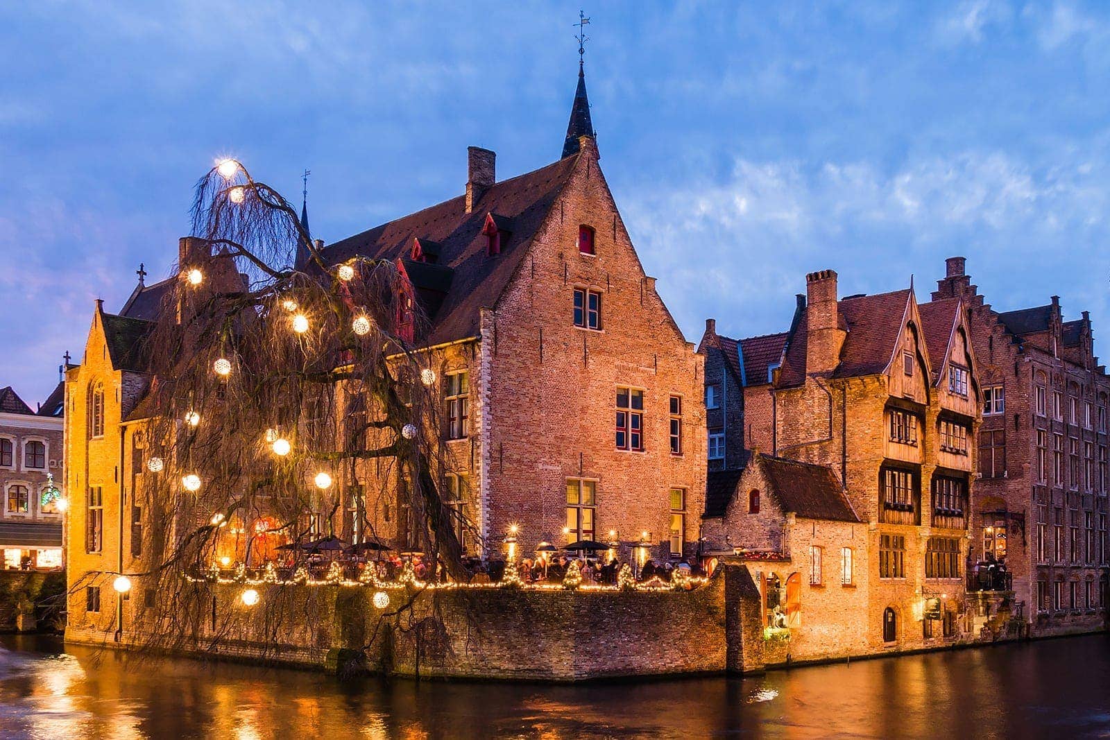 Weihnachtsbeleuchtung Kugeln