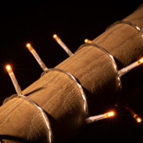 Weihnachtsbeleuchtung weißes Kabel