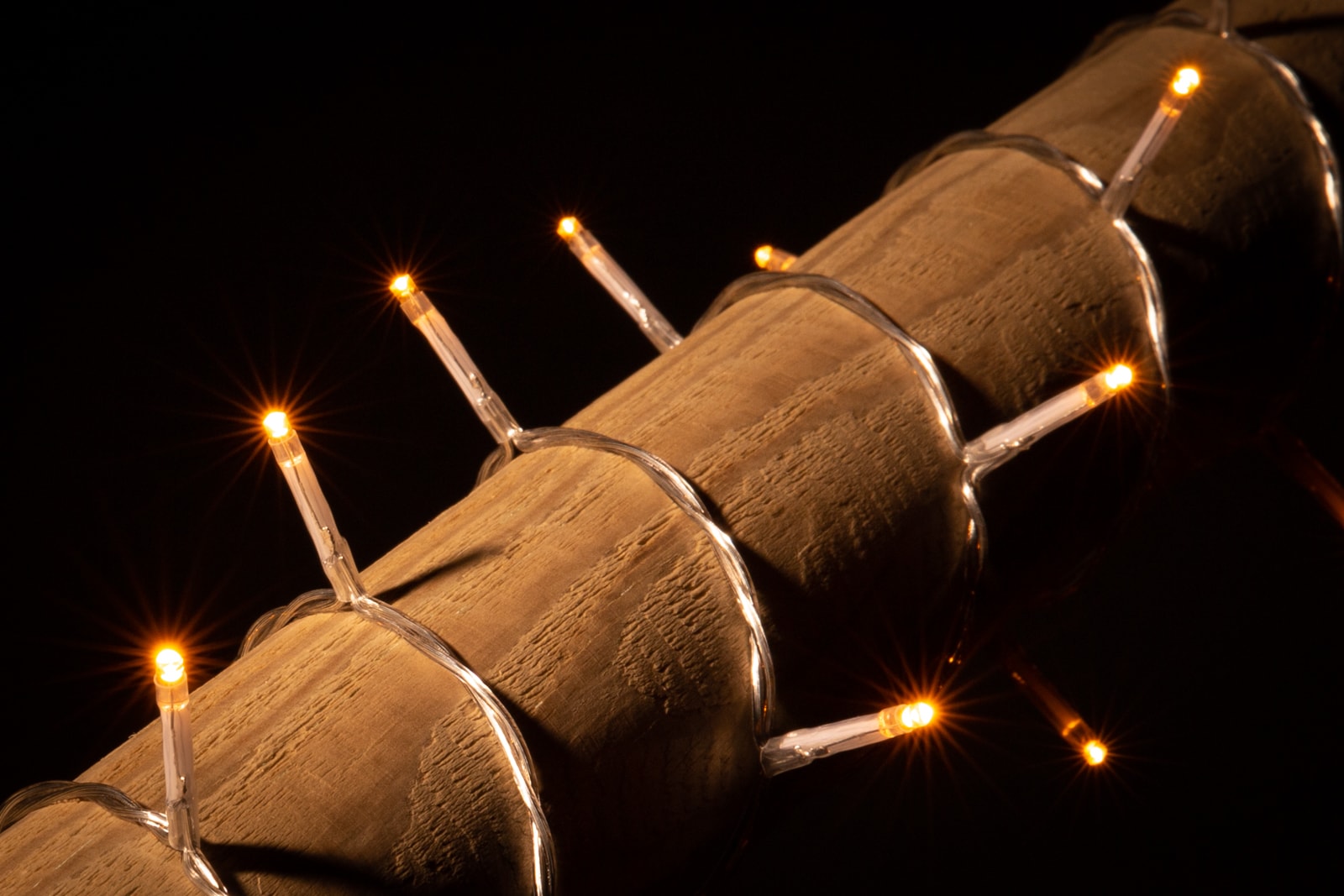 Weihnachtsbeleuchtung weißes Kabel