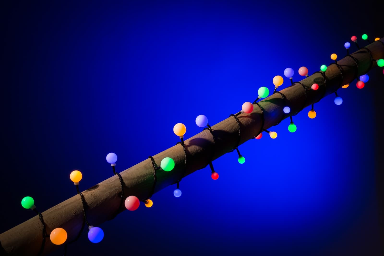 multicolor weihnachtsbeleuchtung kuegelchen