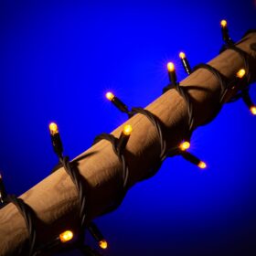 orangefarbene Weihnachtsbeleuchtung