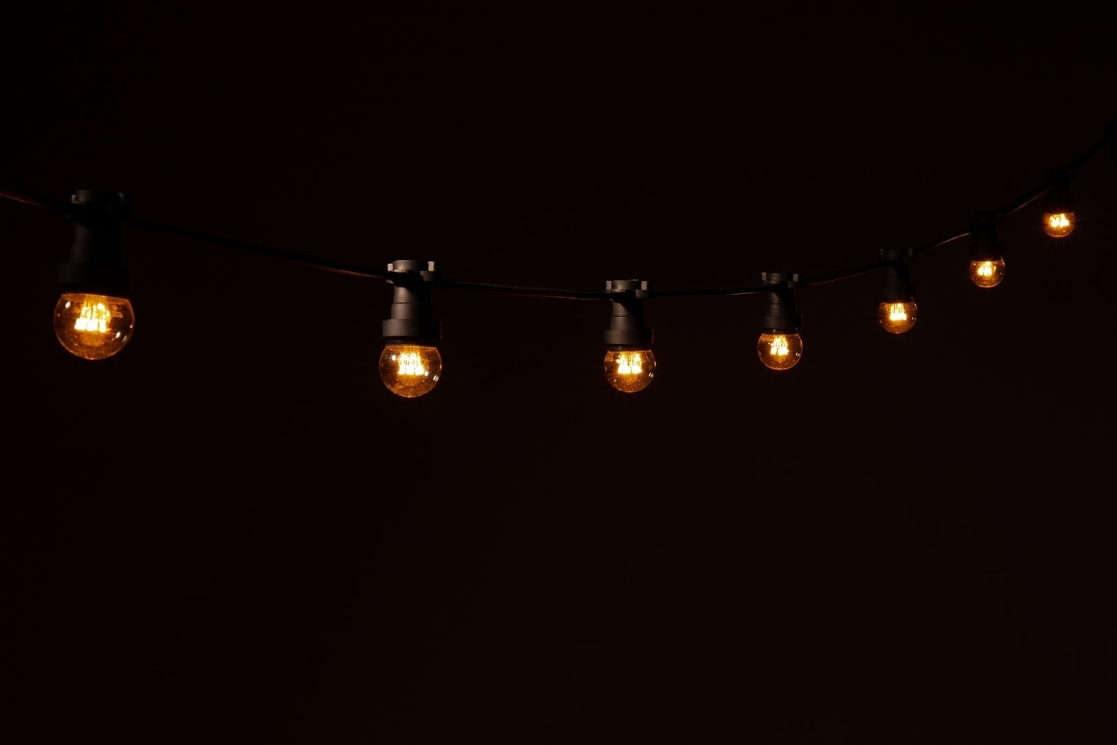 Weihnachtsbeleuchtung mit Stacheln