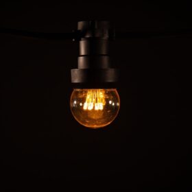 LED-Lampe mit Stacheln klassisch warmweiß