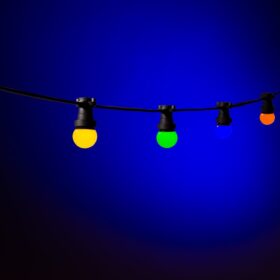 Lichterkette mit farbigen Lampen