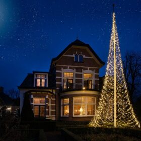 Fahnenmast-Weihnachtsbaum