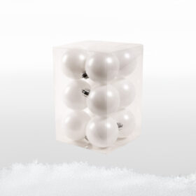 weiße Weihnachtsbaumkugeln